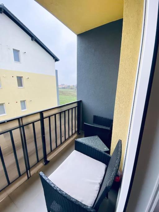 Apartament 2 Camere Modern Si Confortabil Giroc Экстерьер фото